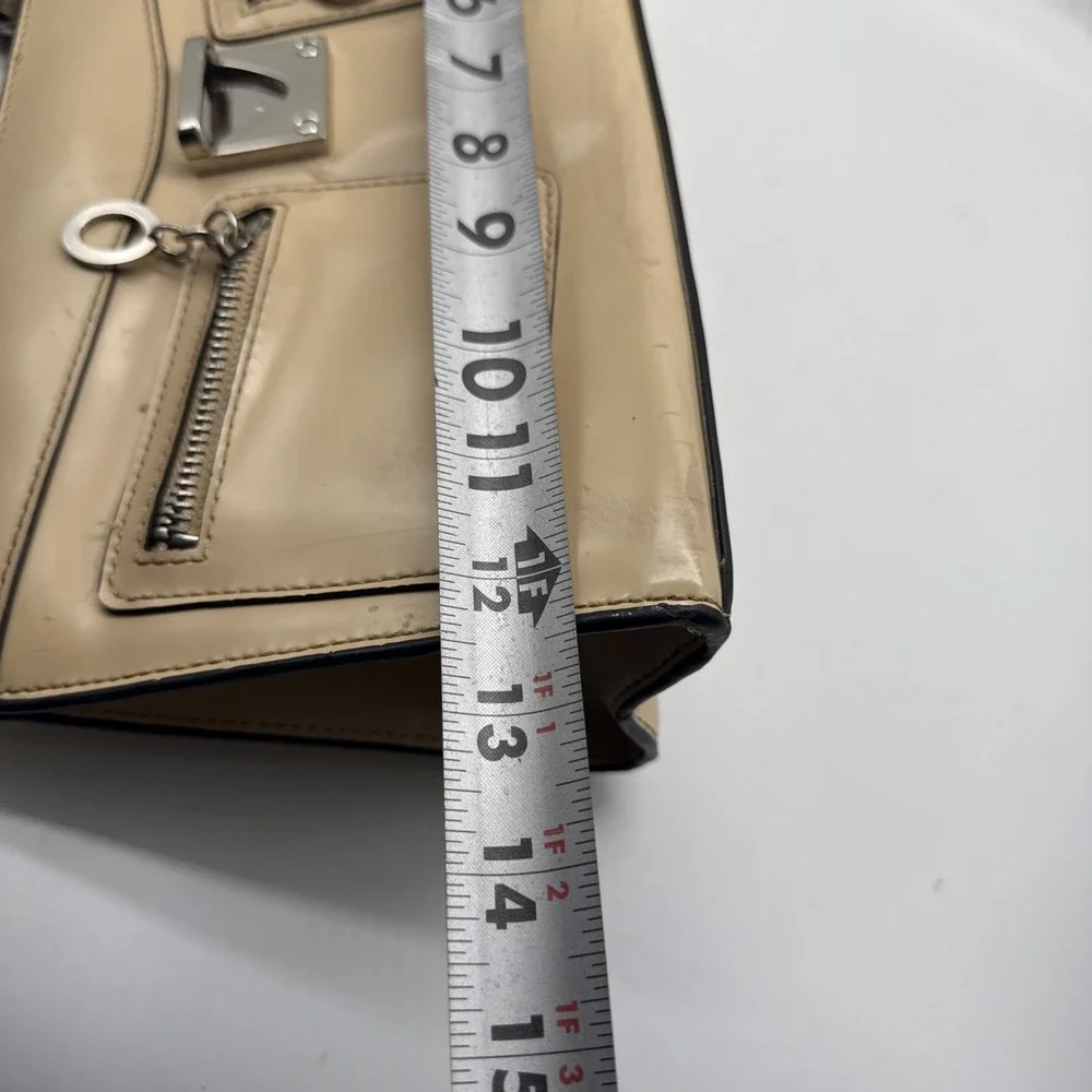 Vtg‎ Guess Purse Womens Handbag Tan Patent Leather Top Handle Buckle Y2K